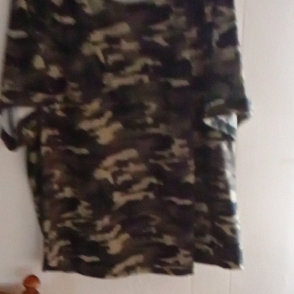 Camo Print Short Sleeve Top in Olive & Black